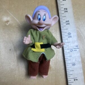 Simba Toys Disney Snow White & 7 Dwarfs - Dopey - Small Action Figure Doll 4.5"